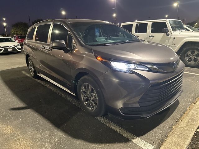 2021 Toyota Sienna LE