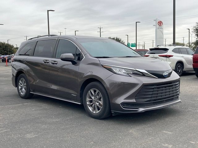 2021 Toyota Sienna LE