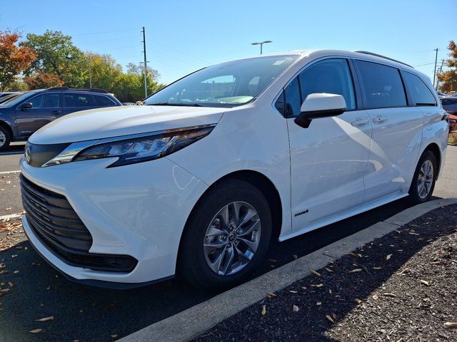 2021 Toyota Sienna LE