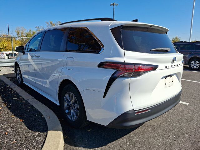 2021 Toyota Sienna LE