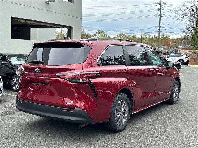 2021 Toyota Sienna LE
