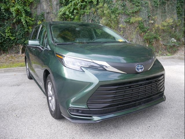 2021 Toyota Sienna LE