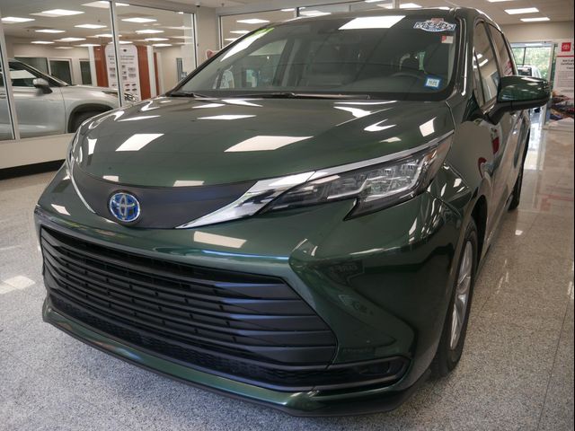 2021 Toyota Sienna LE