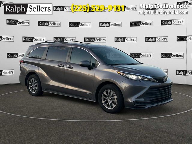 2021 Toyota Sienna LE