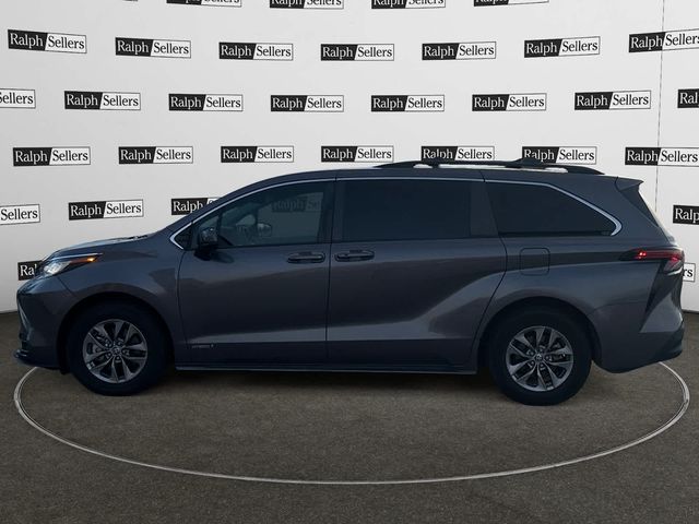 2021 Toyota Sienna LE