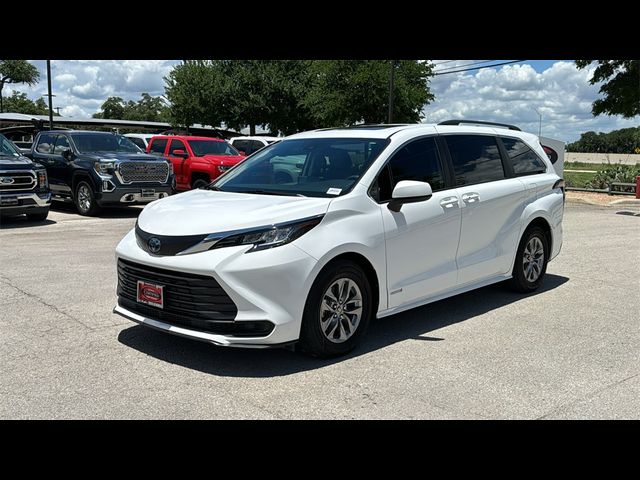 2021 Toyota Sienna LE