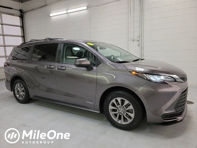 2021 Toyota Sienna LE