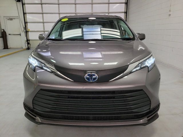 2021 Toyota Sienna LE