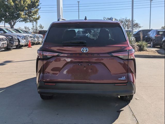 2021 Toyota Sienna LE