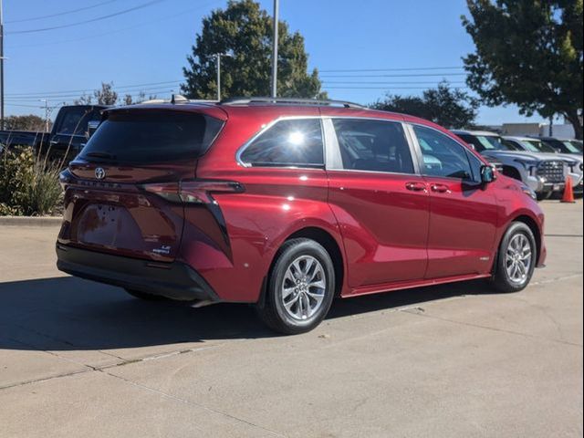 2021 Toyota Sienna LE