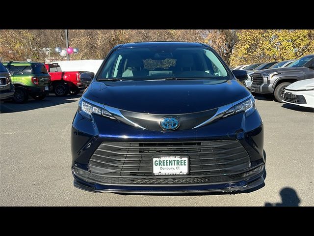 2021 Toyota Sienna LE