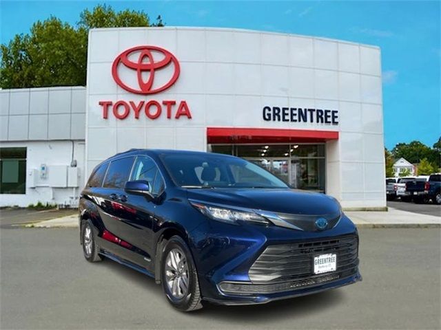 2021 Toyota Sienna LE