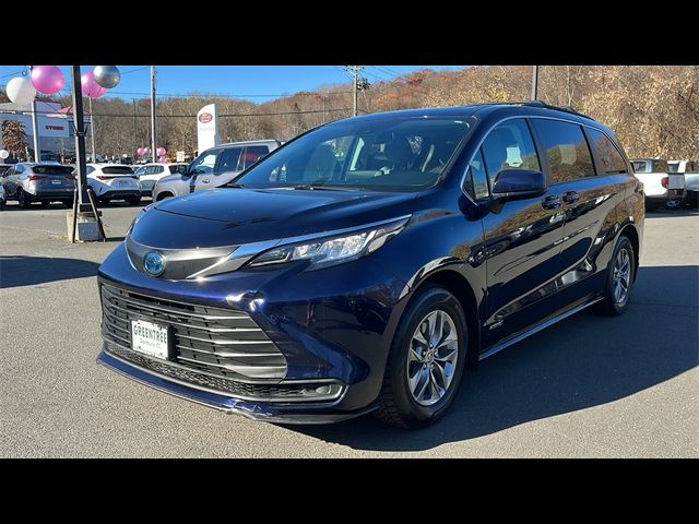 2021 Toyota Sienna LE