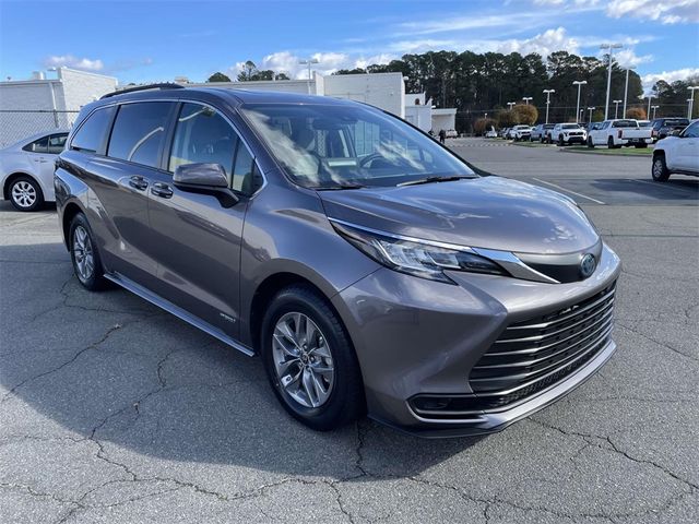 2021 Toyota Sienna LE