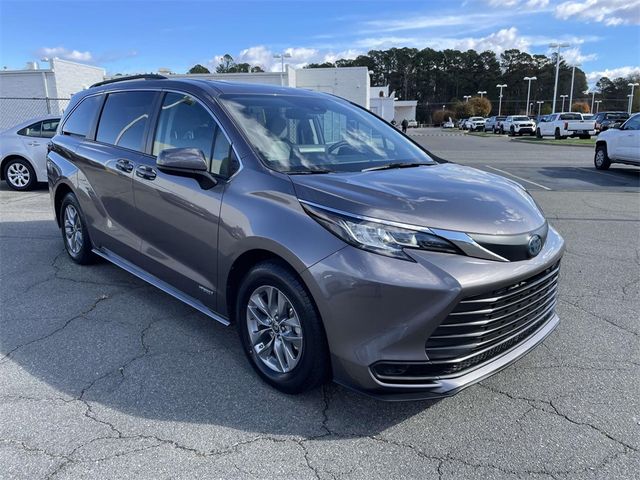 2021 Toyota Sienna LE