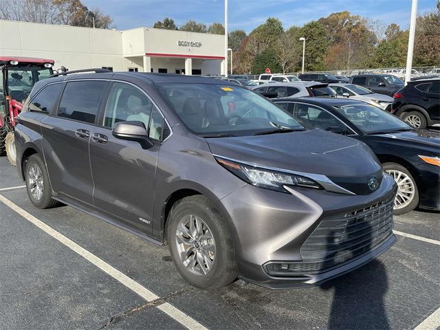 2021 Toyota Sienna LE