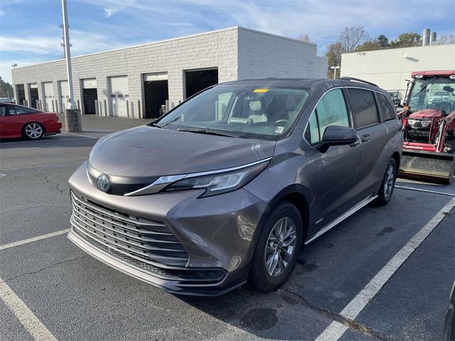 2021 Toyota Sienna LE