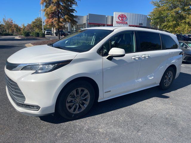 2021 Toyota Sienna LE