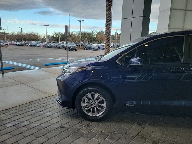 2021 Toyota Sienna LE