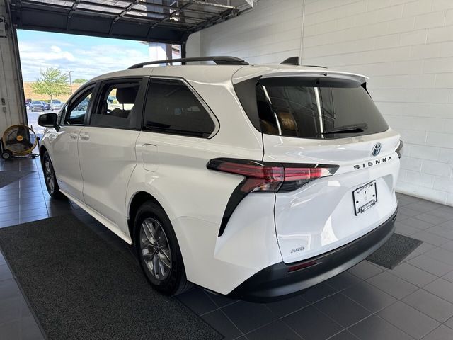 2021 Toyota Sienna LE