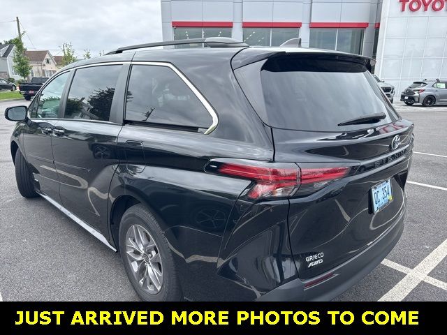 2021 Toyota Sienna LE