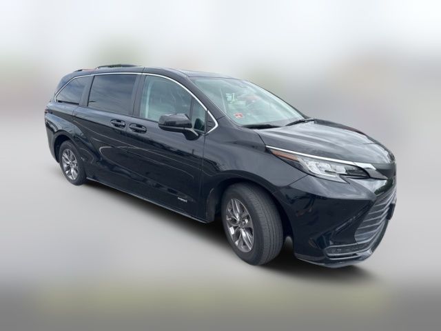 2021 Toyota Sienna LE