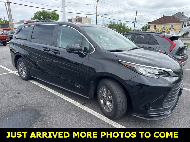 2021 Toyota Sienna LE