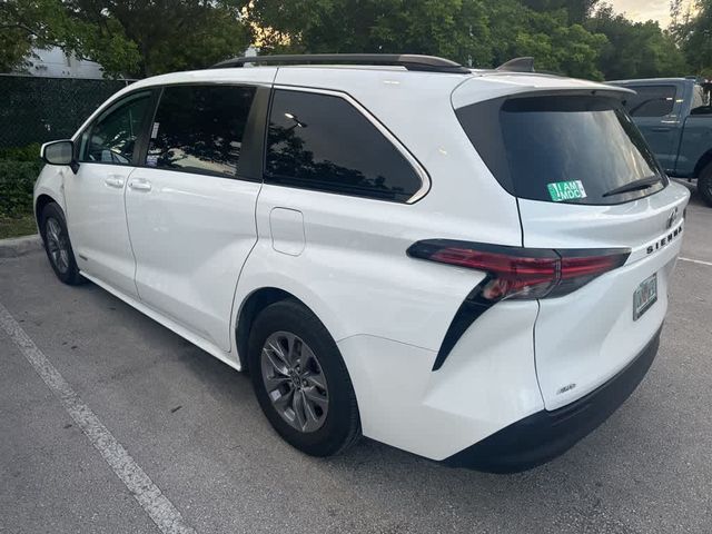 2021 Toyota Sienna LE