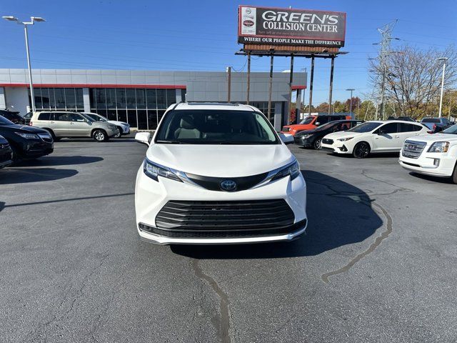 2021 Toyota Sienna LE