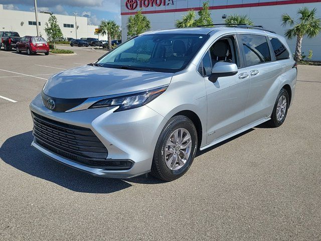 2021 Toyota Sienna LE