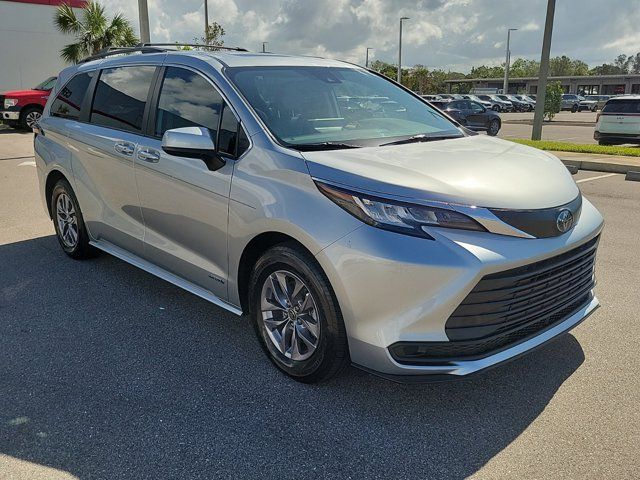 2021 Toyota Sienna LE