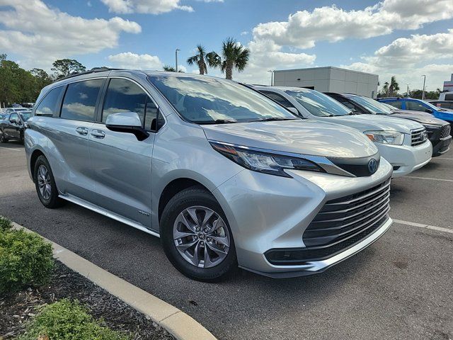 2021 Toyota Sienna LE