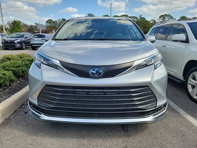 2021 Toyota Sienna LE