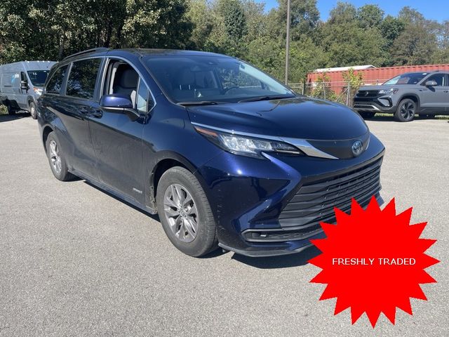 2021 Toyota Sienna LE