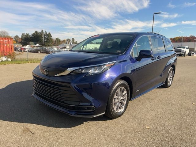 2021 Toyota Sienna LE