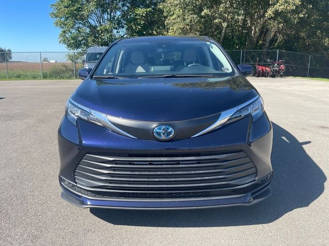 2021 Toyota Sienna LE