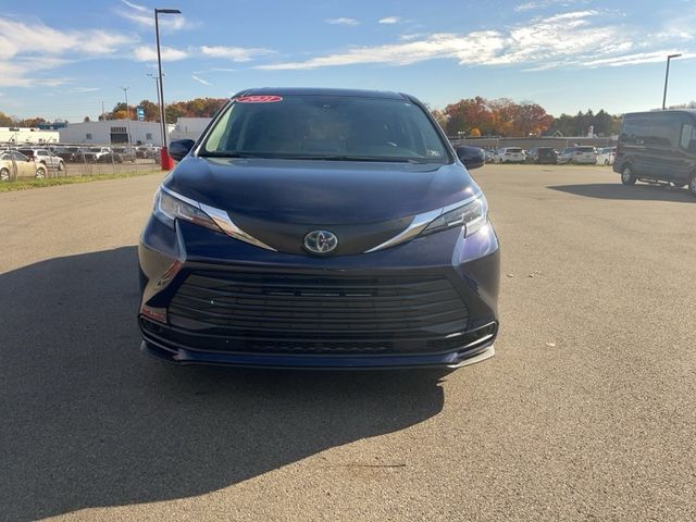 2021 Toyota Sienna LE