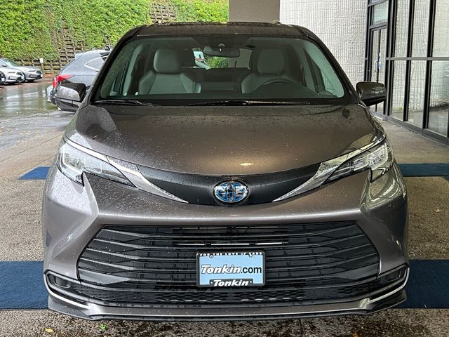 2021 Toyota Sienna LE