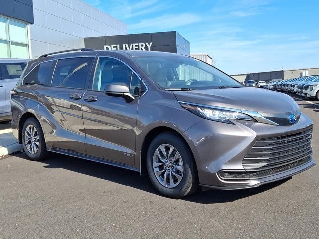 2021 Toyota Sienna LE