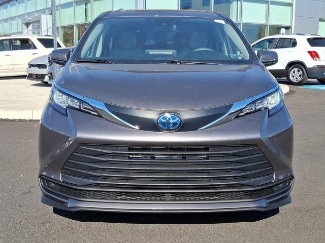 2021 Toyota Sienna LE