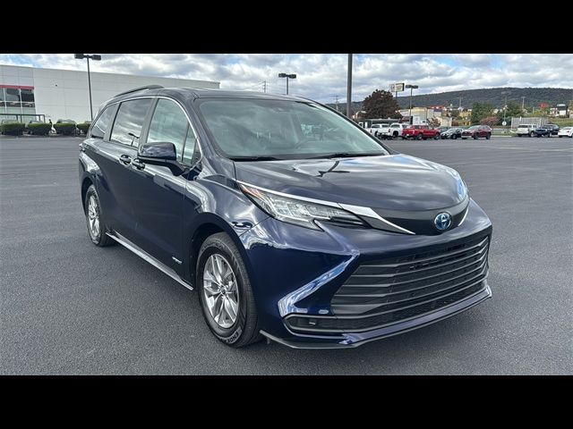 2021 Toyota Sienna LE