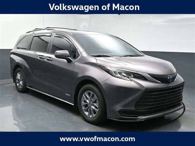 2021 Toyota Sienna LE