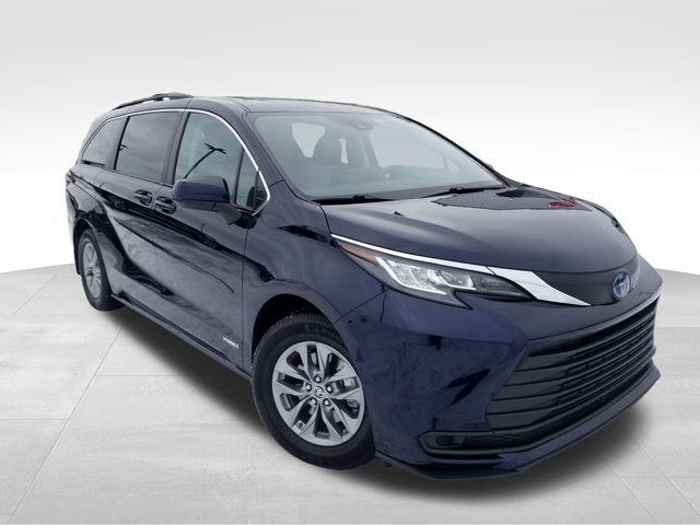 2021 Toyota Sienna LE