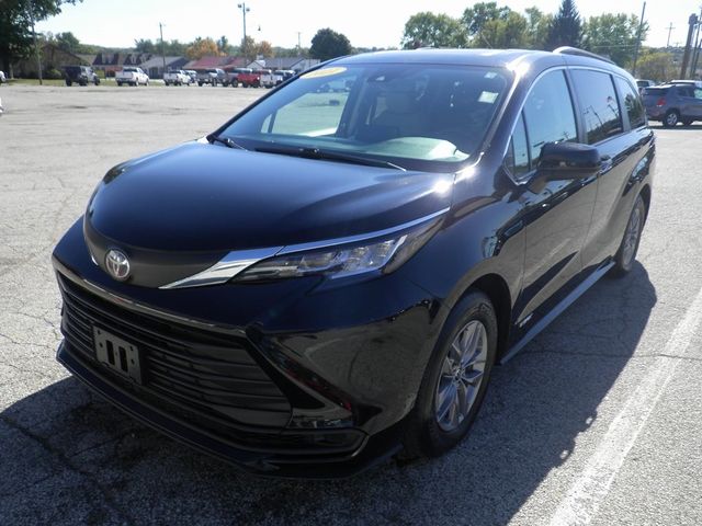 2021 Toyota Sienna LE