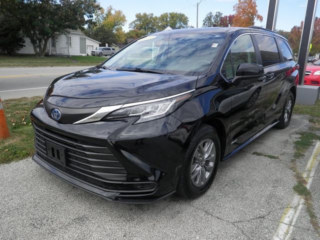 2021 Toyota Sienna LE