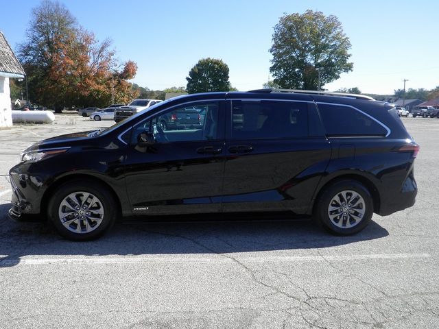 2021 Toyota Sienna LE