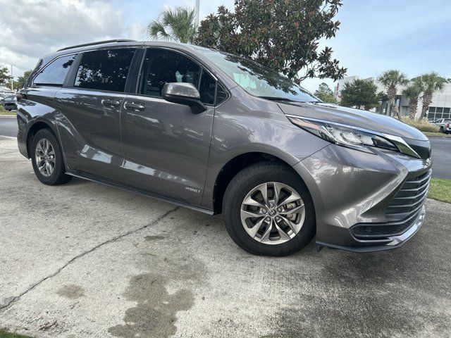 2021 Toyota Sienna LE