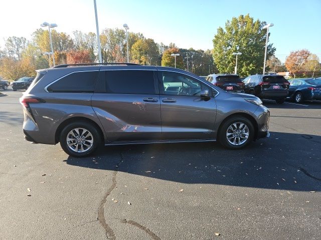 2021 Toyota Sienna LE