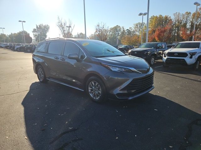 2021 Toyota Sienna LE