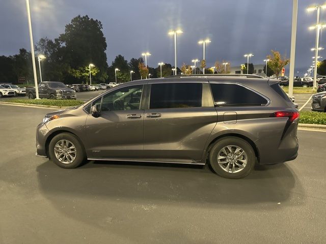 2021 Toyota Sienna LE